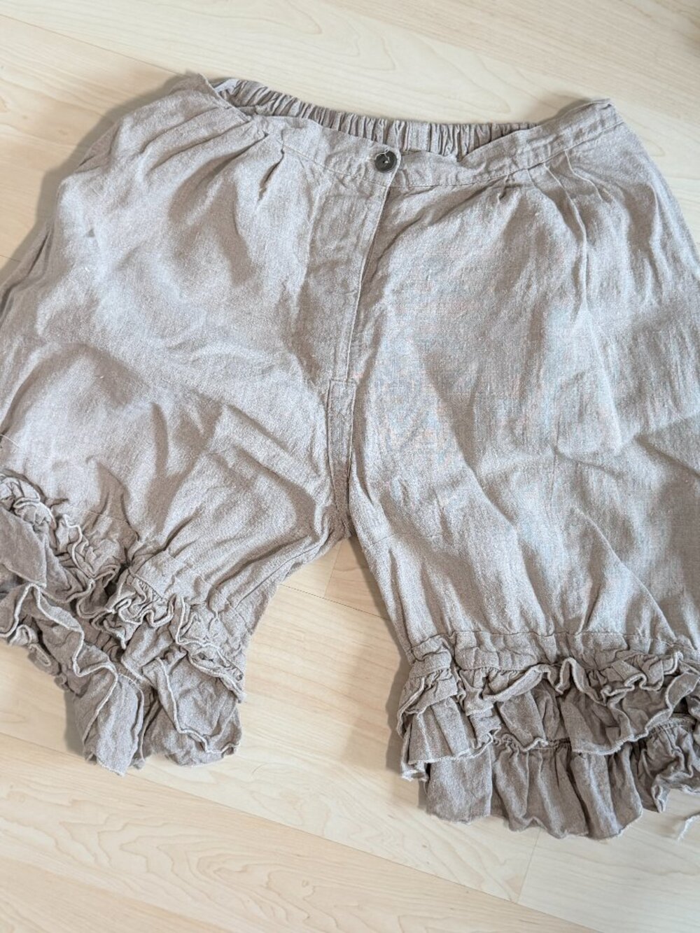 Magnolia Pearl Love Bird Linen Ruffle Bloomers Shorts | Taupe | OS